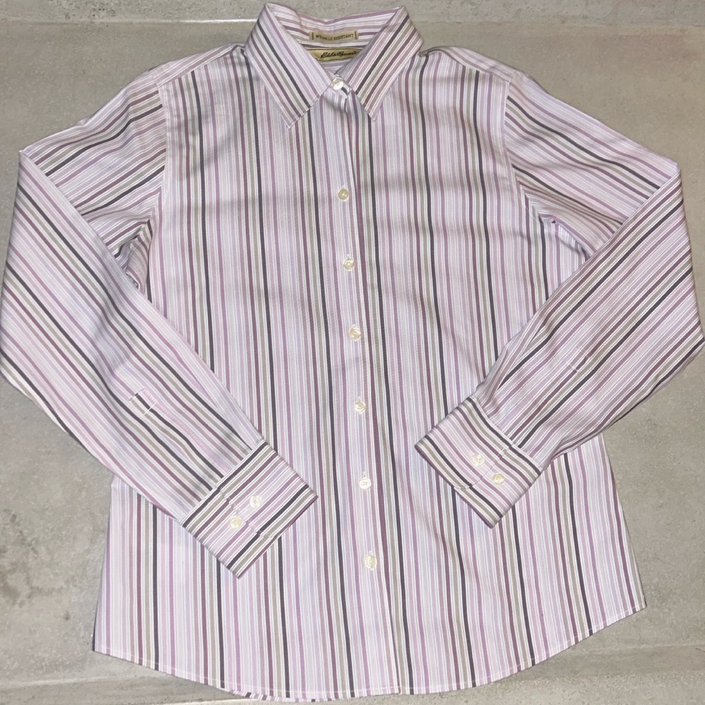 Women’s Eddie Bauer button-down 100% cotton wrinkle resistant. NWOT